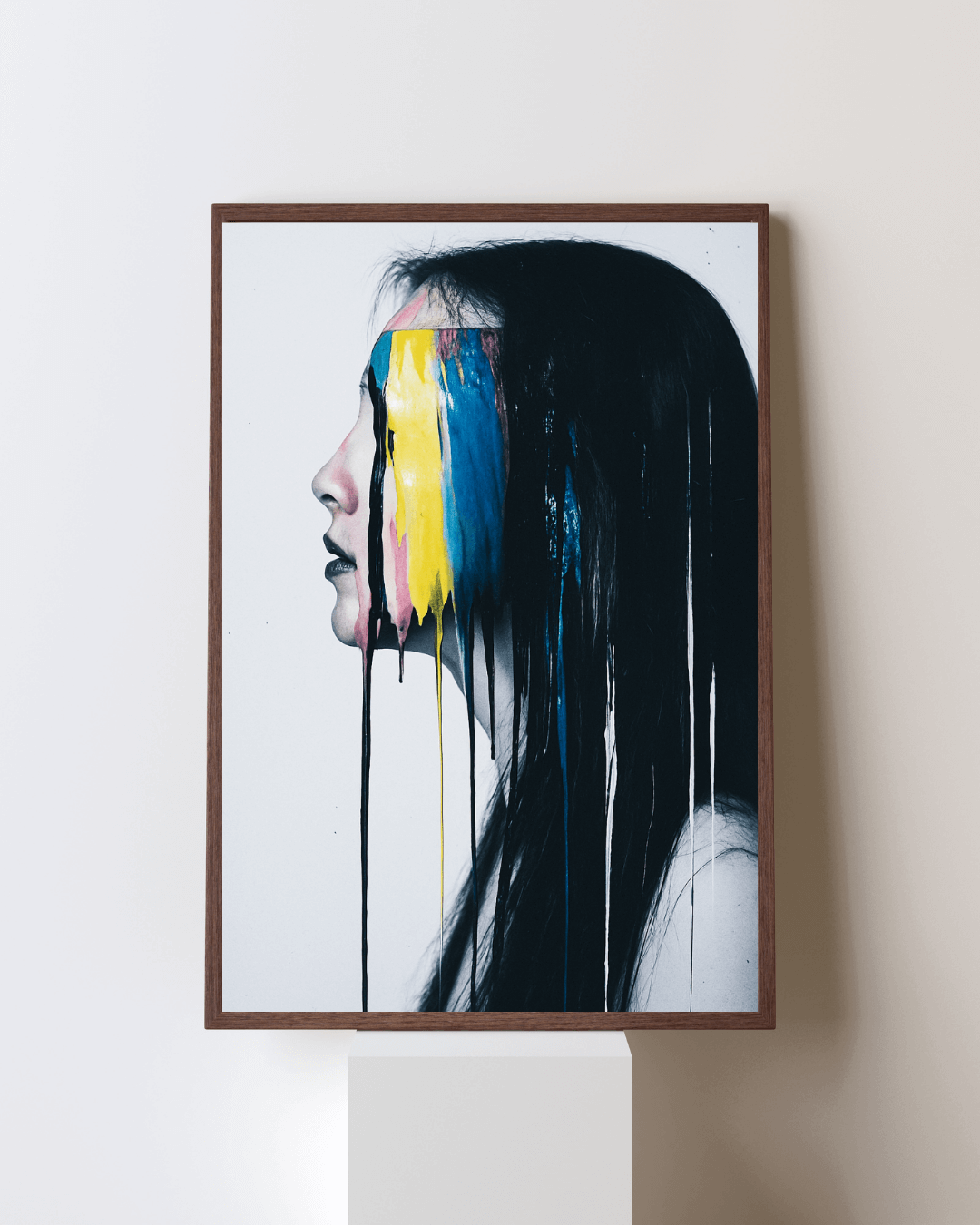 „Molten Vibe – Kühles Frauenportrait mit lebendigem Farbspiel“